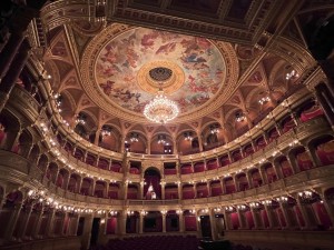 Ungarische Staatsoper mit ETC-SolaFrame-Scheinwerfern ausgestattet