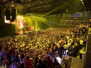 Elation lights pop-up venue Club Nomadic for Super Bowl LI festivities