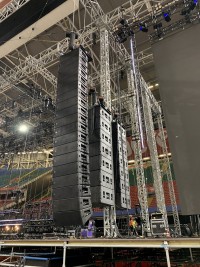 Solotech fields 23 hangs of Martin Audio’s MLA/Wavefront Precision for Stereophonics