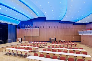 Amberger Congress Centrum erneuert Saalbeleuchtung mit Anolis Lighting