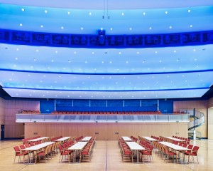 Amberger Congress Centrum erneuert Saalbeleuchtung mit Anolis Lighting