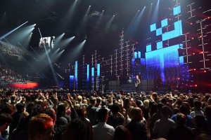 Tom Kenny uses Elation ACL 360 Matrix in MTV EMA set