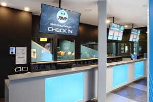 Crazy Jump installiert Digital-Signage-System von Innlights