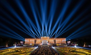 Jerry Appelt entscheidet sich für Elation und GLP beim Sommernachtskonzert der Wiener Philharmoniker
