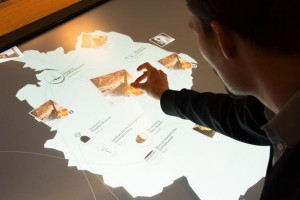 Museumspräsentation der Leibniz-Gemeinschaft mit Eyevis-Touch-Tischen