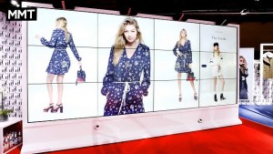 Hilfiger-Messestand mit Multi-Touch-Videowand von MMT und Eyevis-Steglos-Displays