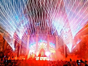 Electric Daisy Carnival mit Systemen von Laserworld
