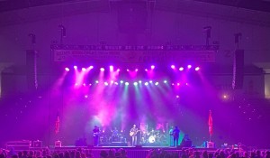 Corona: Josh Turner’s socially distant shows lit with Chauvet