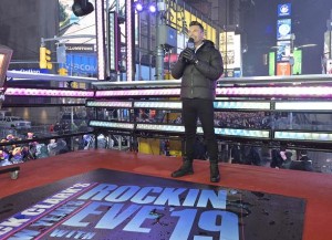 Mike Grabowski enhances backdrop for Times Square NYE broadcast with Chauvet\'s Colorado Solo Battens