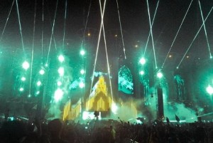 Electric Daisy Carnival mit Systemen von Laserworld