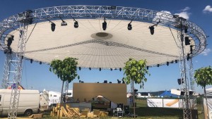 Magic-Sky-Polygonschirm bei Pohoda Festival im Einsatz