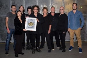 Arena Leipzig verleiht Sold-out-Award an The Cure