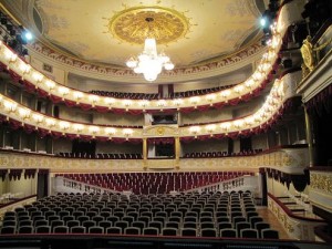 Maly-Theater modernisiert Tonregie mit Aurus Platinum von Stage Tec