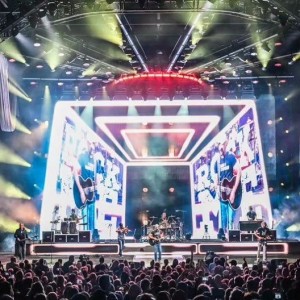 Hootie & The Blowfish tour lit with Chauvet