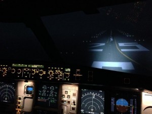 Lufthansa Flight Training schult mit DLP-Projektoren von Eyevis
