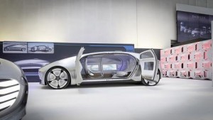 Gahrens + Battermann setzt Raumtrenner von Atomic Rental Solutions bei Mercedes Benz Design Essentials ein