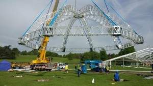 Unusual Rigging, Inflate und Eurotruss installieren Replik von Paxtons Wintergarten