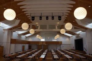 Neue LED-Bühnenbeleuchtung in der Stadthalle Roding installiert