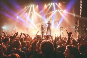 Donots touren mit Equipment von Elation und High End Systems