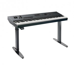 König & Meyer erweitert Omega-Serie um neuen elektrischen Keyboardtisch