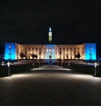 Anolis Eminere beleuchten Rathaus-Fassade im Londoner Bezirk Waltham Forest