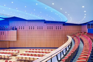 Amberger Congress Centrum erneuert Saalbeleuchtung mit Anolis Lighting