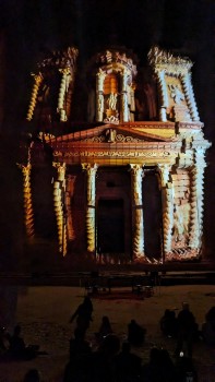 Projektionskunst von Maxin10sity bei erster Multimedia-Show in Jordaniens Felsenstadt Petra