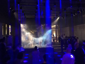 Silks-Club-Lobby mit GLP X4 Atom ausgestattet