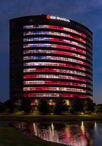 Mosaic-System von ETC setzt Hochhaus in Kansas City in Szene