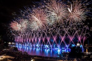Lichtdesigner Pawel Pajak inszeniert Krakaus Mittsommernachts-Festival