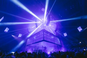 HOF entwickelt und installiert Meta Cube Stage für Karpe